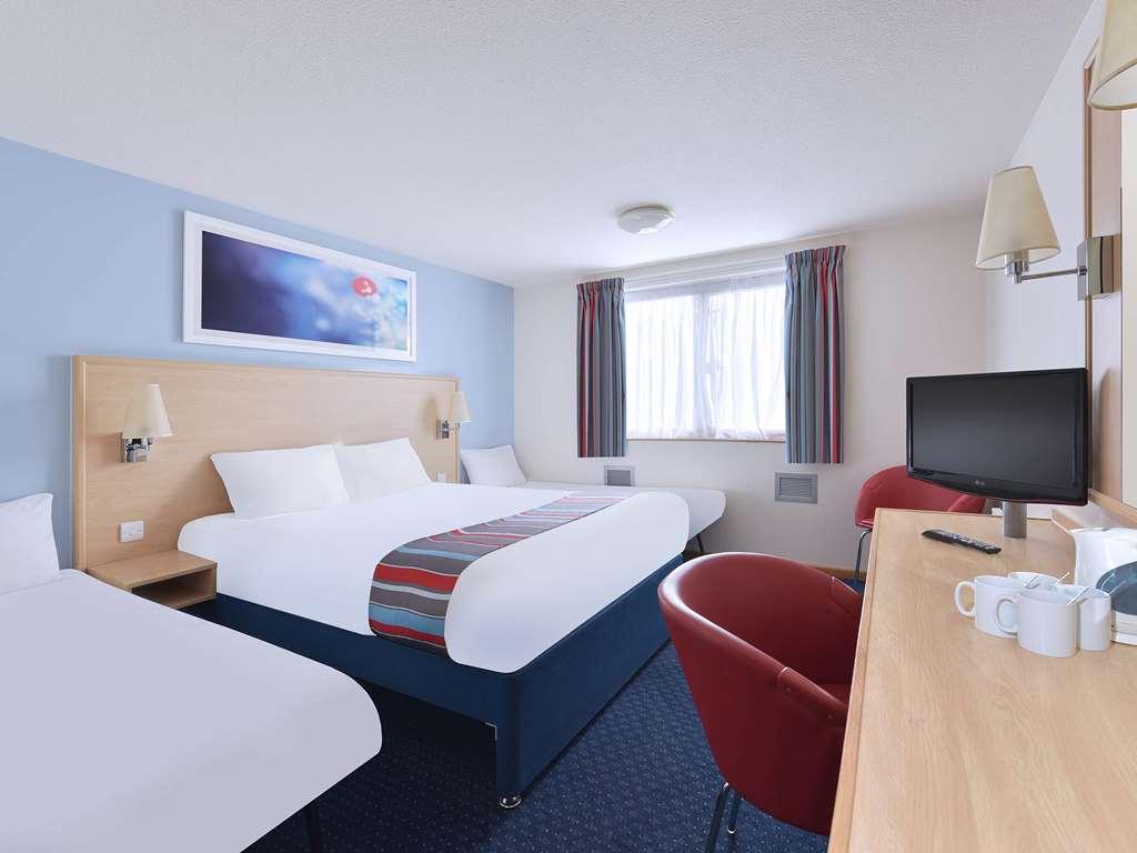 Travelodge Sheffield Central Room photo