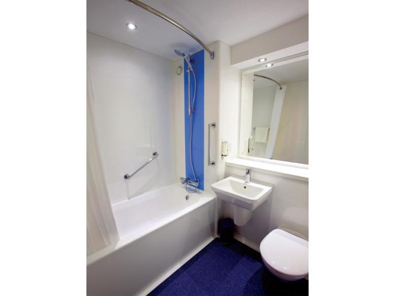 Travelodge Sheffield Central Exterior photo